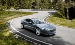 Mit dem Aston Martin Rapide zum Golfplatz