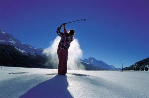 St. Moritz eröffnet die Schneegolf-Saison: das 31. Engadiner Chivas Snow Golf Turnier