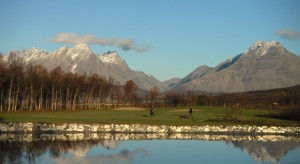 Auf dem nördlichsten Golfplatz der Welt geht die Sonne im Sommer nicht unter