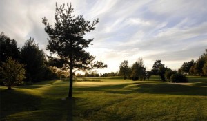 München spielt Golf geht in die zweite Runde: 18-Loch-Turnier im Golfclub München-West mit Finale im Wittelsbacher Golfclub