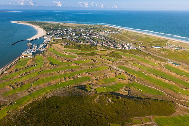 Die 18 Loch und das Hotel Budersand sind auf dieser Luftaufnahme wunderbar zu sehen. Fotocredit: Hotel Budersand