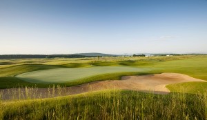 Eine wellige und wogende Landschaft unterstreicht den weitläufigen und offenen Platzcharakter - Photocredit: Stefan von Stengel / Golf Valley