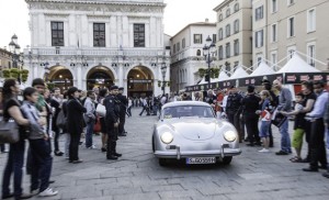 Golf-Amateur Hans-Joachim Stuck im Porsche 356 bei der Mille Miglia