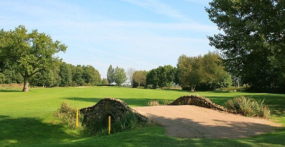 Kleine Anleihe an St. Andrews: Die Steinbrücke auf dem Weg zum letzten Grün - Photocredit: GC Wümme