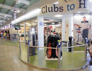 Die Filiale des Schlägerverleihers Clubs to Hire befindet sich direkt in der Ankunftshalle des Flughafens Faro