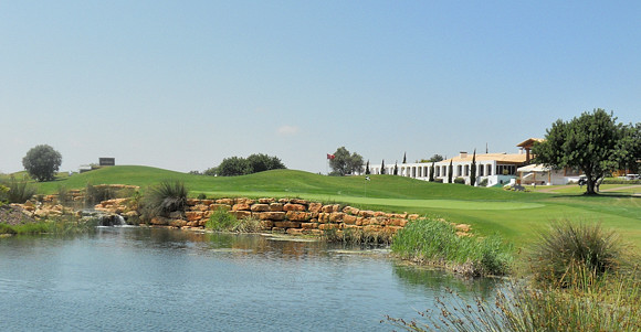 Portugal Golf: Hier fehlen nur die Tribünen, denn so sehen die Profis das 18. Grün des Oceânico Victoria jedes Jahr beim Portugal Masters