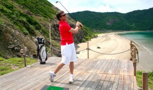 Ökologisch korrekt abschlagen: Six Sense Con Dao mit Golf-Fischfutter-Bällen