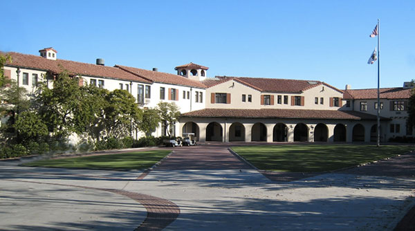 Riviera-Country-Club-Clubhouse