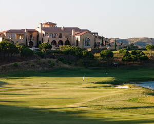 Monte Rei Clubhaus und Loch 18