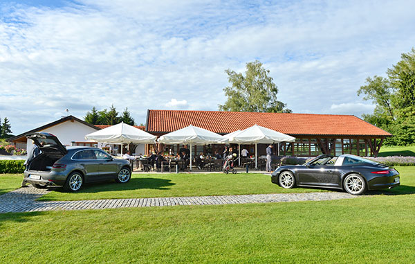 Porsche-auf-dem-Golfplatz