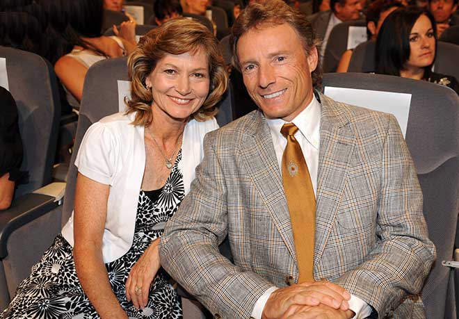 Foto mit Seltenheitswert: Bernhard Langer mit seiner Frau. Gerade bestimmen die US-Schlagzeilen Donald Trump und Bernhard Langer. Fotocredit: SchneiderPress