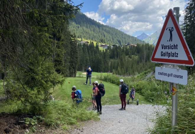 Signature Hole und ein nicht zu unterschätzendes Loch Nr. 7. Man hat einen Wasserfall im Rücken und wird aus dem 'Stierloch' gespielt. Oft hat man Wanderer als Zuschauer, welche die 122 Meter bis zur Fahne in die Tiefe schauen.