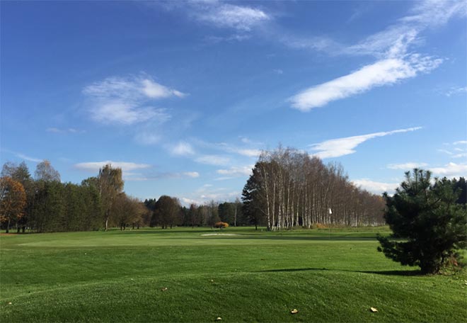 Als wäre er schon immer hier gewesen: Behutsam wurde der 18-Loch-Golfplatz in die Natur eingefügt. Wörthersee-Blick hat man hier allerdings nicht.