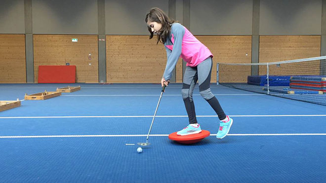 Golftraining im Winter: Selina Nezirovic will Spitzengolferin werden! Fotocredit: Golfclub Wldegg-Wiggensbach