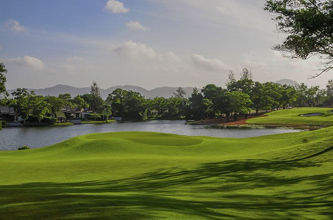 Thailands bestes Golfhotel und der dazu gehörige Golfplatz: Loch 10 des Laguna Golf Phuket