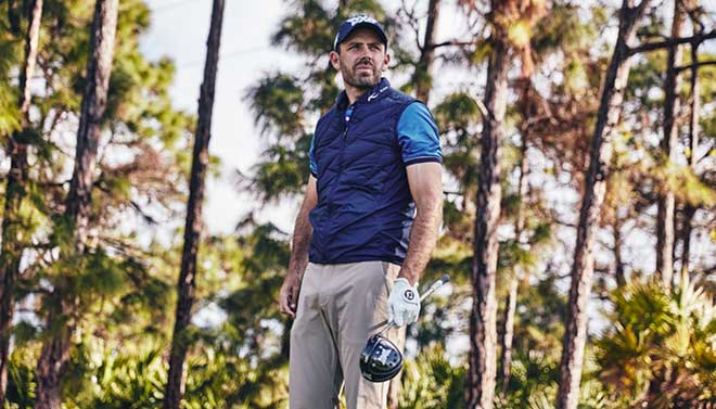 Charl Schwartzel ist beeindruckt von der Technik und der Freiheit beim Golfschwung, welche er mit der KJUS Golfbekleidung hat! Fotocredit: Pio Mars