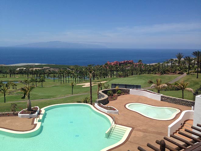 Schöner Ausblick auf Meer, Abama Resort und Golfplatz. Fotocredit: Abama Luxury Residences