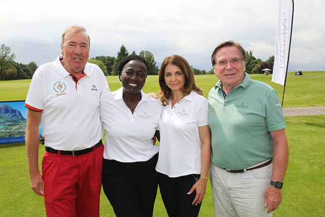 Teeten beim 2. I'M LIVING IMMOBILIEN Golf Cup mit auf: Frank Fleschenberg, Dr. Auma Obama, Juliana Gröger und Elmar Wepper. Fotocredit: F. Gulotta, BrauerPhotos