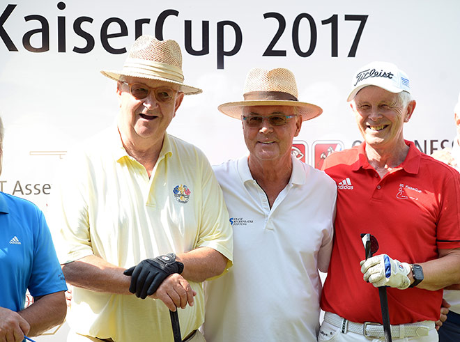 Alois Hartl im Kaiser Cup Flight mit Franz Beckenbauer und Hans-Dieter-Cleven. Fotocredit: Wolfgang Breiteneicher, SchneiderPress