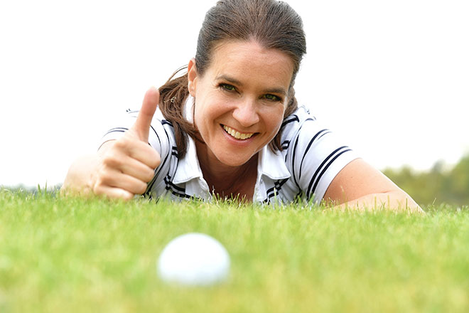 Katarina Witt schnuppert Golf beim 10. GRK Masters in Leipzig. Fotocredit: Manuel Kranert/Jetfoto