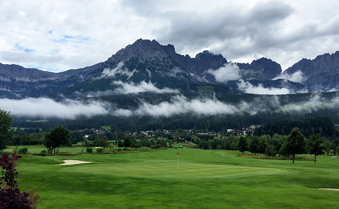 Der Golfplatz Wilder Kaiser bietet eine atemberaubende Kulisse