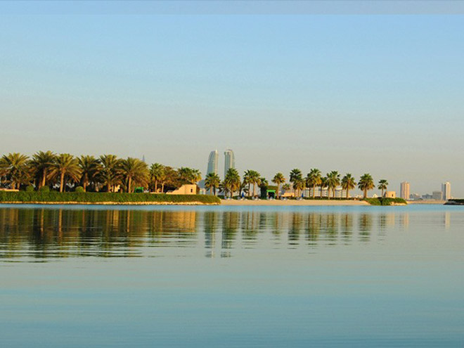 Bahrain bietet derzeit drei Golfplätze mit insgesamt 54 Golflöchern. Nachtgolfen ist auf dem 9-Loch-Course vom Royal Golf Club Bahrain möglich. Fotocredit: Bahrain Economic Development Board