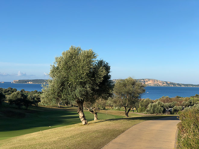 Costa Navarino mit Traum-Landschaft