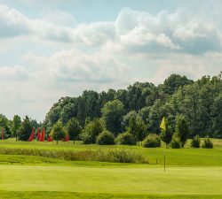 Zuerst Fallschirmspringen, dann Golfen: CISM Turnier im GC Münster-Tinnen