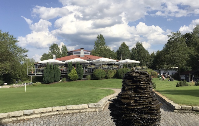 CLUBHAUS TERRASSE IN ASCHHEIM 