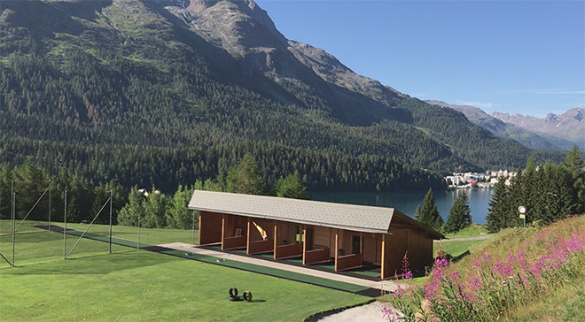 Die Kulm Golf Driving Range befindet sich auf historischen Boden. Zu Tee 9 kommt man hier automatisch vorbei mit Traum-Ausblick auf den St. Moritz See