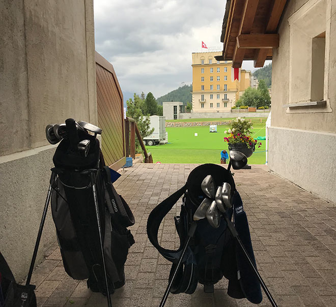 Für den Par3-Kulm-Golfcourse kann man getrost auf die Hälfte seiner Schläger verzichten. Vom Golfclub sieht man direkt auf das Kulm Hotel