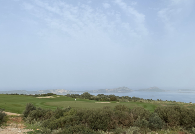 Blick vom Clubhouse Navarino Hills auf Green 18 vom Olympic Course. Fotocredit: EG