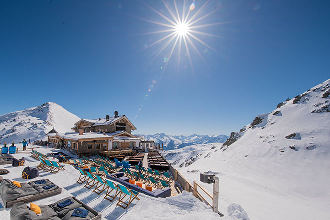 Der Winzer Wedelcup beginnt auf der Wedelhütte, welche auch das höchstgelegenste Weingewölbe auf 2.350 Metern beherbergt - für ein Sinneserlebnis der besonderen Art! Fotocredit: Becknaphoto