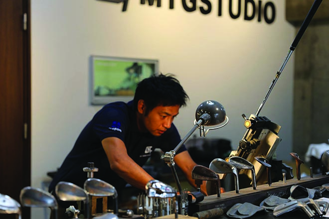 Alle Schläger aus dem MT Grind Studio von Master Mayuki Takai in Japan werden exklusiv vom Master selber in aufwändiger Handarbeit einzeln produziert.