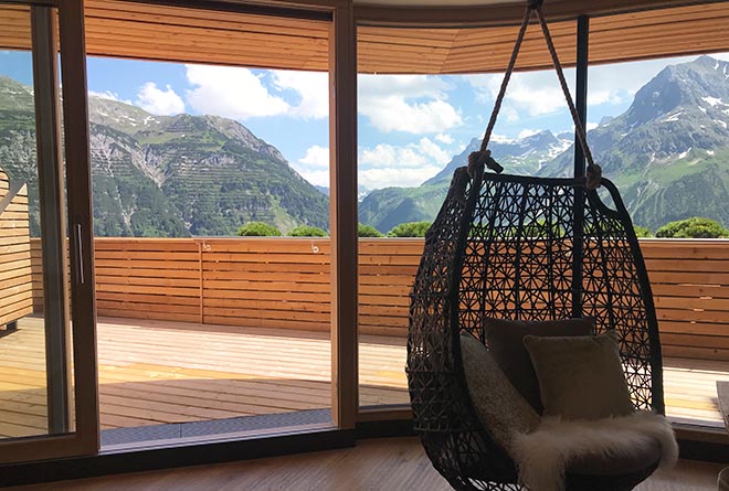 Ein Großteil der Zimmer vom Hotel 'Goldener Berg' erhielt einen privaten Balkon, in einigen Suiten finden private Jacuzzis ihren Platz. 