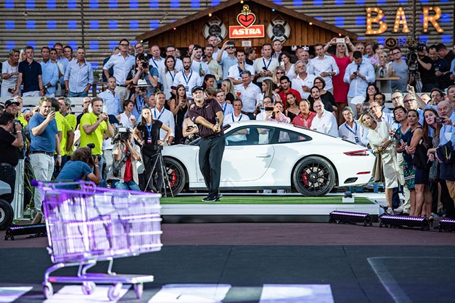 Patrick Reed ist längst Mitglied im Porsche Urban Golf Club. Fotocredit: Porsche AG