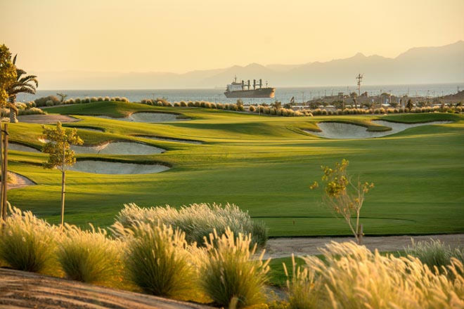 Golfspiel mit Meerblick