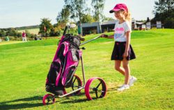 Drei Golf-Generationen lieben Junior Caddys von JuCad