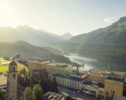 Hotel mit Golfcourse: Golf-In/Golf-Out im Kulm Hotel St. Moritz seit 129 Jahren!