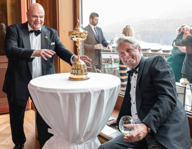 Die Ryder Cup Trophy (bewacht von einem Sicherheitsmann) und rechts: Unternehmer Bruno Andreis, welcher in Monte Carlo und St. Moritz mit aufgeteet hat. Fotocredit: Manuel Stotze