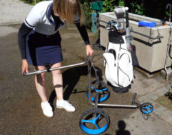 Mein Elektrocaddy: 80 Prozent der Golfer putzen ihn falsch!