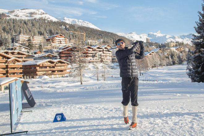 Mitten im Ort von Crans-Montana ist Wintergolf angesagt! Fotocredit: Crans Monatana Tourism & Congress / Luciano Miglionico