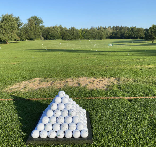 Auf der Driving Range kann man auch an seinen Divots erkennen, ob der Golfschwung perfekt ist! Fotocredit: EG