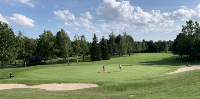 Einstieg in den Golfsport - Aller Anfang ist schwer, deshalb sollte man so oft es geht auch 'on the course' unterwegs zu sein.