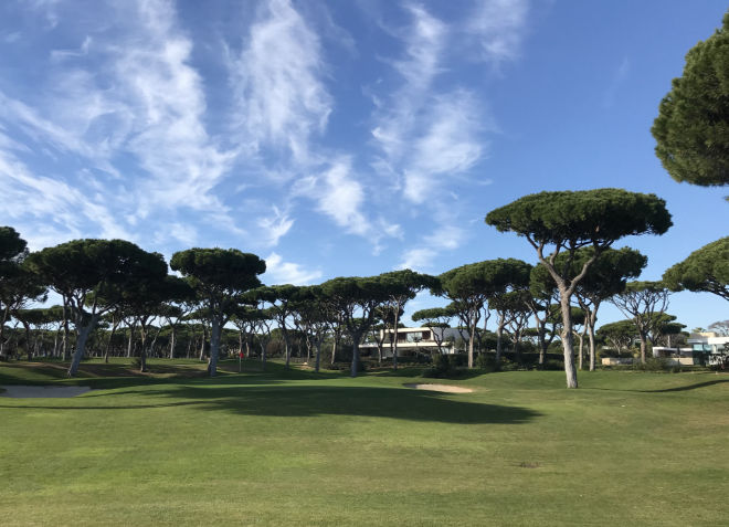 Dom Pedro Millenium Golf Course. Das Bild entstand am 31. Dezember. Beste Wetter-Konditionen zum Golfen um diese Jahreszeit in Portugal.