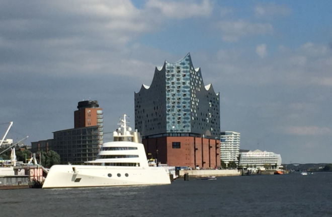 Wer in Hamburg Golf spielen geht, sollte unbedingt auch einen Besuch der Elbphilharmonie einplanen. Fotocredit: Jürgen Mayer