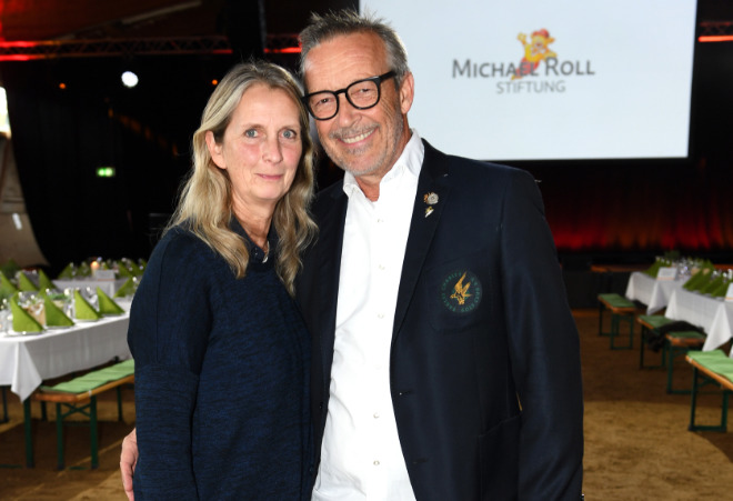 Michael Roll mit Frau Claudia in der Reithalle der Tabaluga Kinderstiftung in Tutzing beim Tabaluga Golf Turnier . Fotocredit: Schneider-Press/Wolfgang Breiteneicher