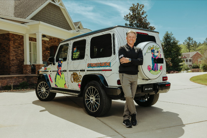 #strongerthantime steht auf G-Klasse von Bernhard Langer. Fotocredit: Mercedes Benz