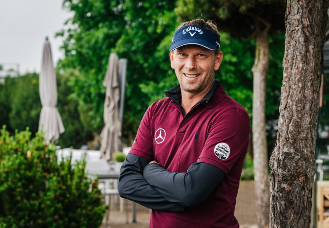 Marcel Siem zeigt mit dem Logo „I PLAY CARBON NEUTRAL“ seine Nachhaltigkeit im Profigolf