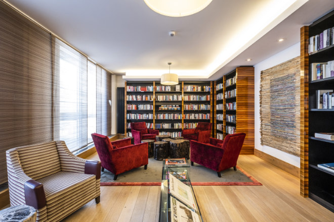 Die Hotel-Bibliothek vom Hotel Budersand. Foto: PR